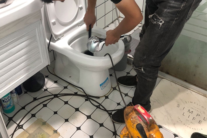 福泉马桶堵塞自己疏通还是找师傅？专业上门服务让你省时更省心